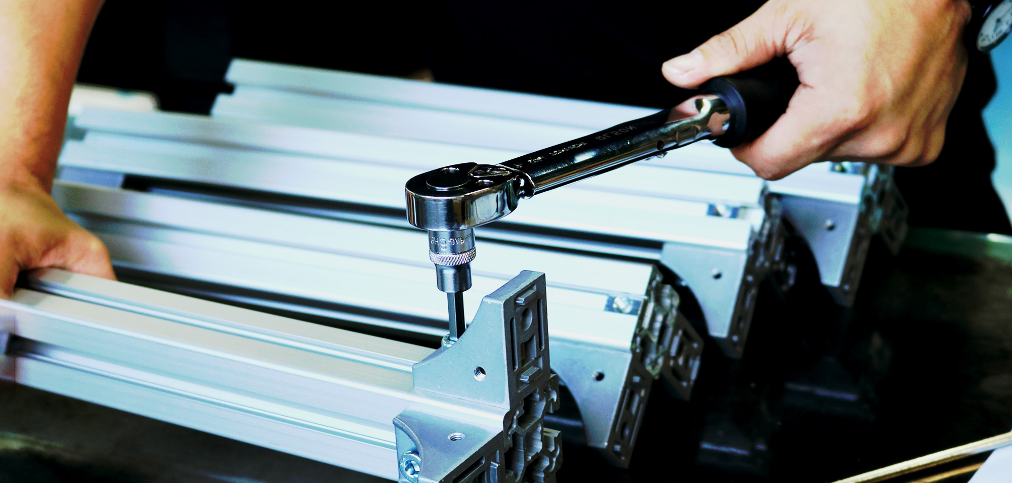 アルミフレームのあらゆる可能性を引き出す 生産現場の欲しいをカタチにする